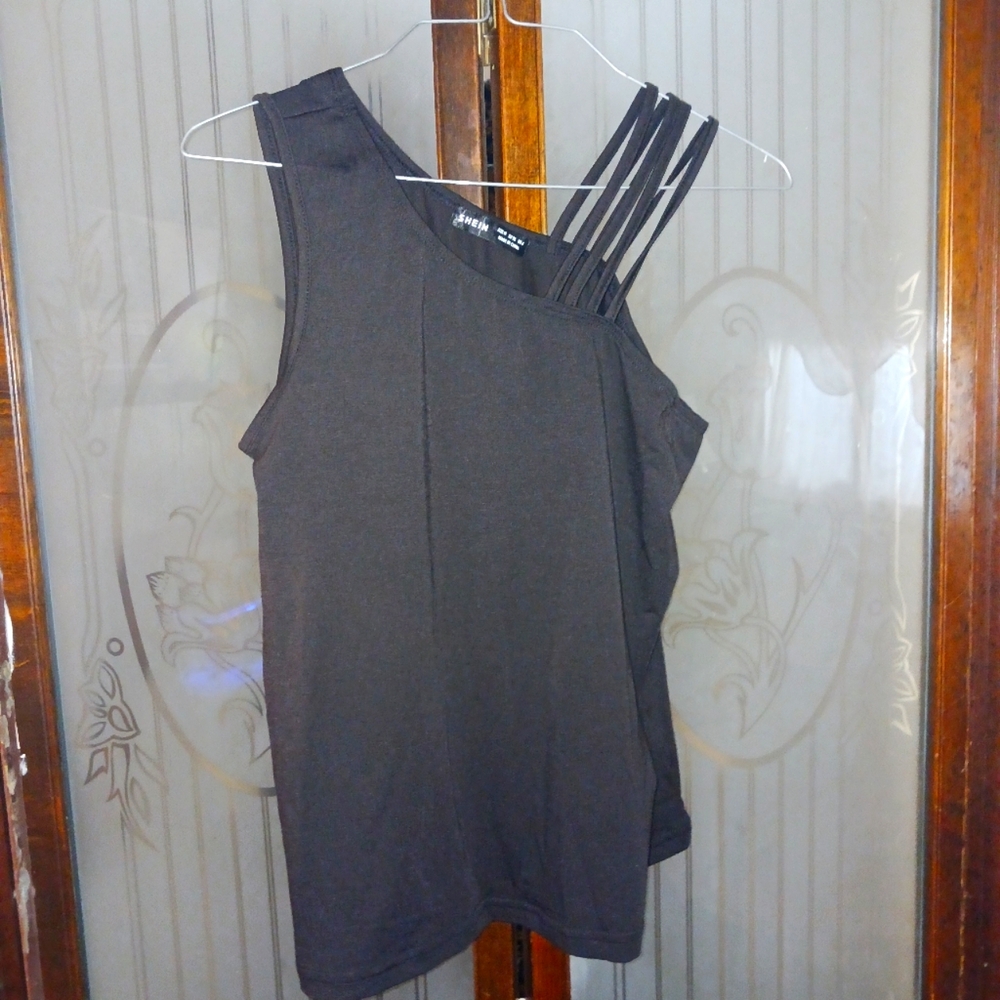 Off shoulder sleeveless